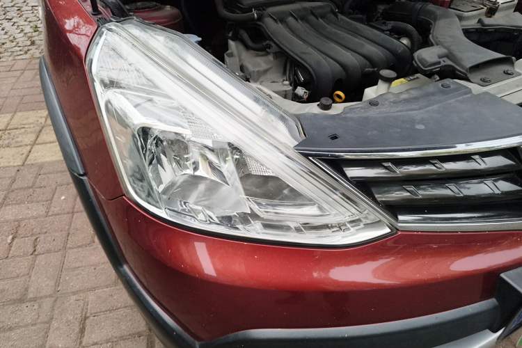 Used Nissan Livina 2013 JINRUI 1.6XV Manual Luxury Edition Right Front Headlight