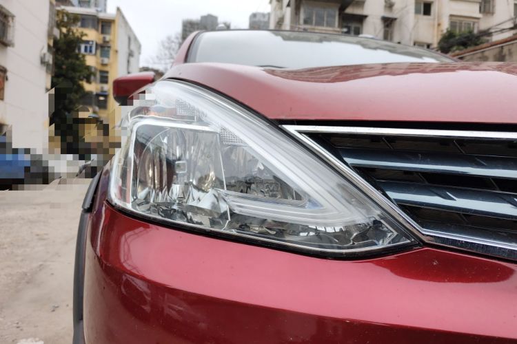 Used Nissan Livina 2013 Jingrui 1.6XL Manual Comfort Edition Right Front Headlight