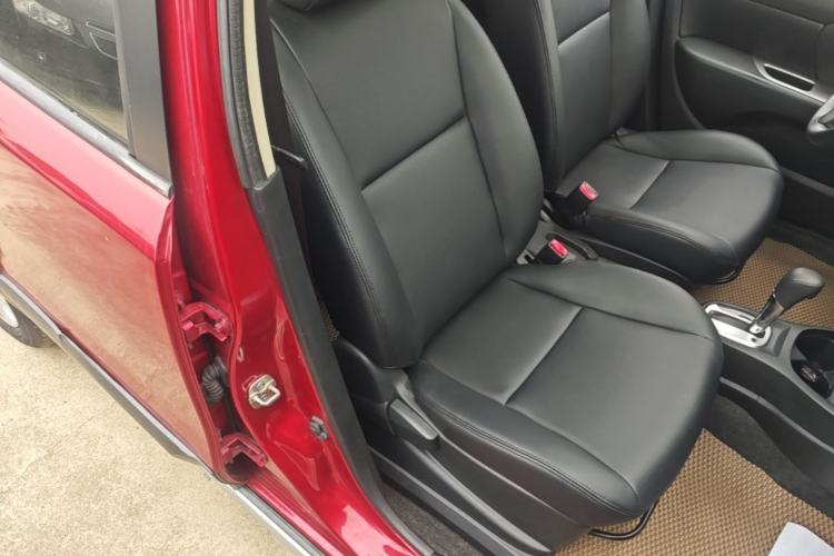 Used Nissan Livina 2013 JINRUI 1.6XV CVT Luxury Edition Right Front Seat