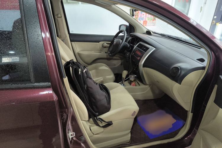 Used Nissan Livina 2013 1.6XE CVT Comfort Edition Right Front Seat