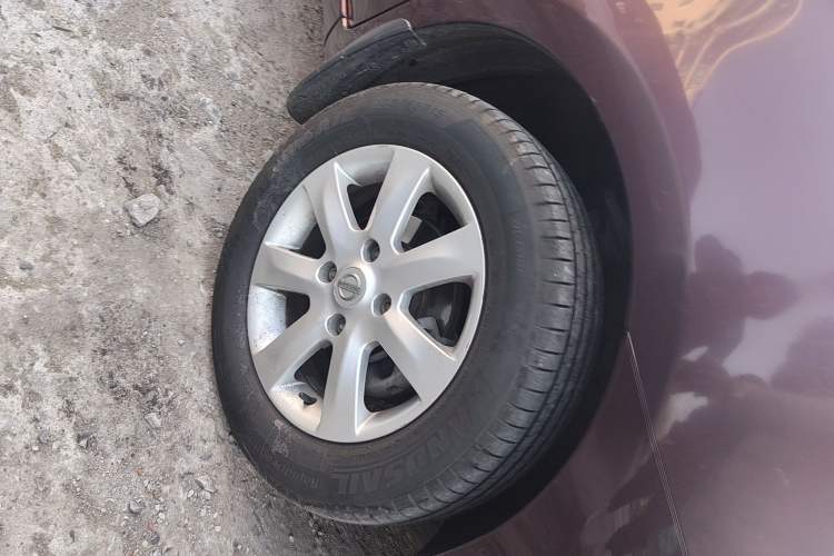 Used Nissan Livina 2013 1.6XE Manual Comfort Edition Right Front Wheel Hub