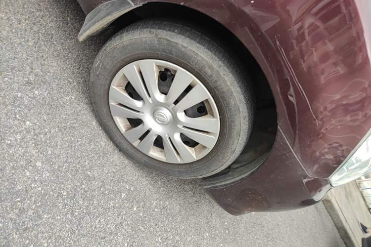Used Nissan Livina 2013 1.6XE Manual Comfort Edition Right Front Wheel Hub