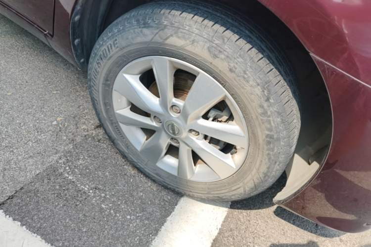 Used Nissan Livina 2013 1.6XE Manual Comfort Edition Right Front Wheel Hub