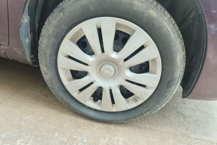 Used Nissan Livina 2013 1.6XE Manual Comfort Edition Right Front Wheel Hub