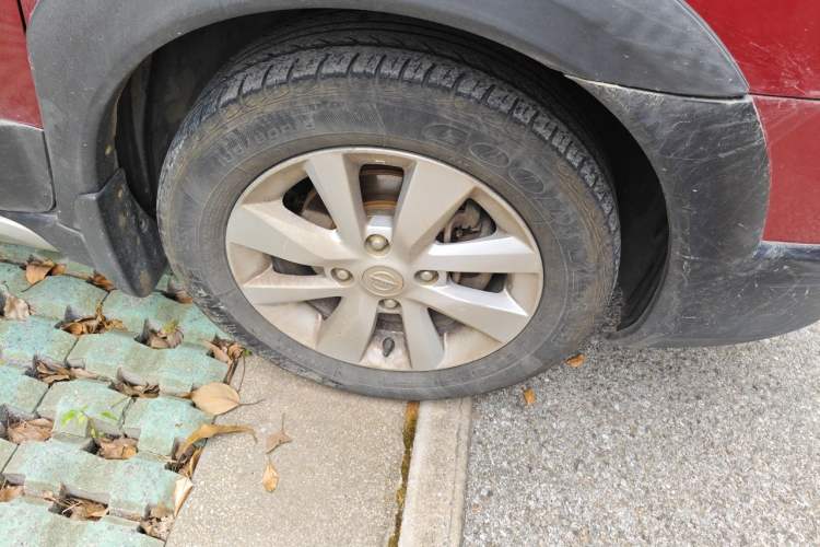 Used Nissan Livina 2013 Jinrui 1.6XL CVT Comfort Edition Right Front Wheel Hub