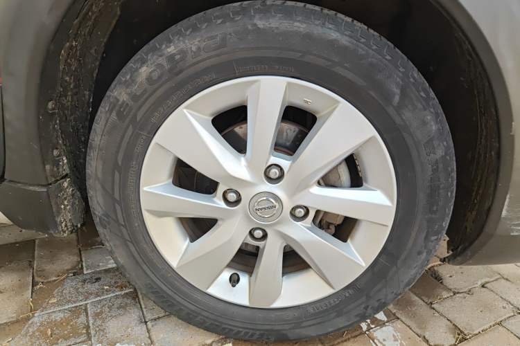 Used Nissan Livina 2013 Jinrui 1.6XL CVT Comfort Edition Right Front Wheel Hub