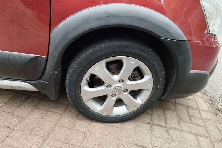 Used Nissan Livina 2013 JINRUI 1.6XV Manual Luxury Edition Right Front Wheel Hub