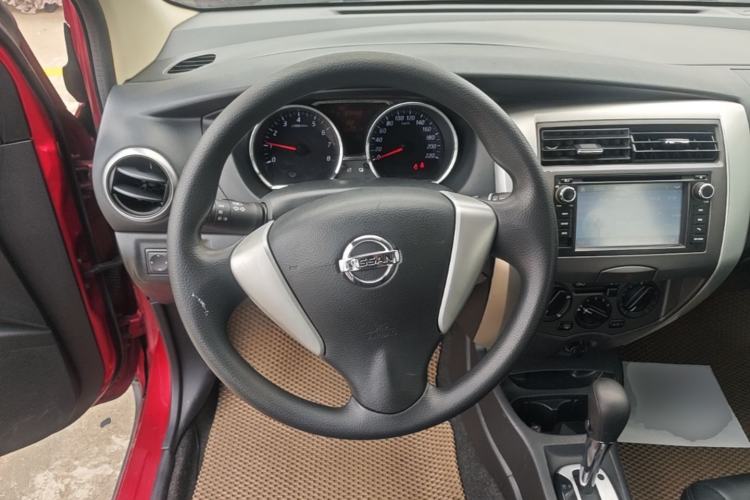Used Nissan Livina 2013 JINRUI 1.6XV CVT Luxury Edition Steering Wheel