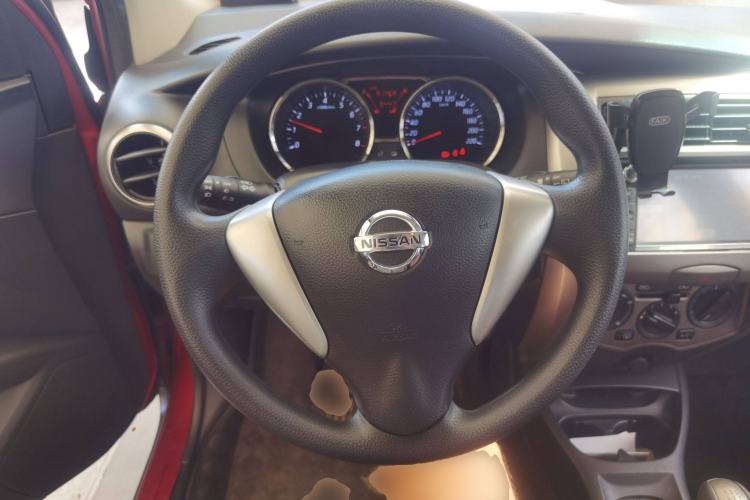 Used Nissan Livina 2013 Jingrui 1.6XL Manual Comfort Edition Steering Wheel