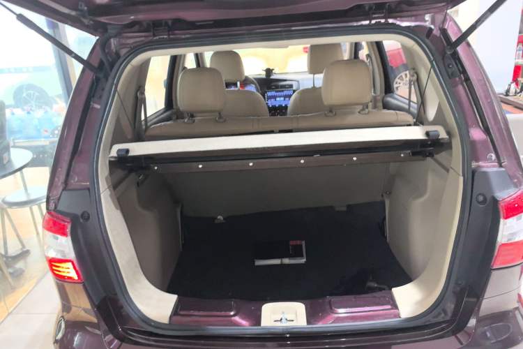 Used Nissan Livina 2013 1.6XE CVT Comfort Edition Trunk
