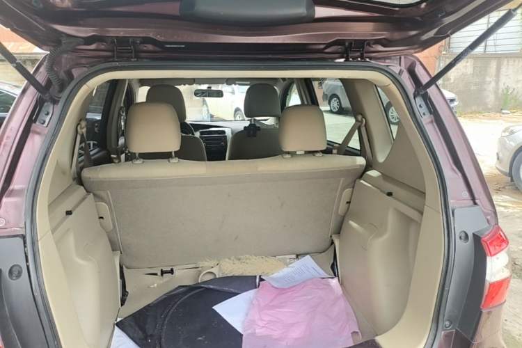 Used Nissan Livina 2013 1.6XE CVT Comfort Edition Trunk