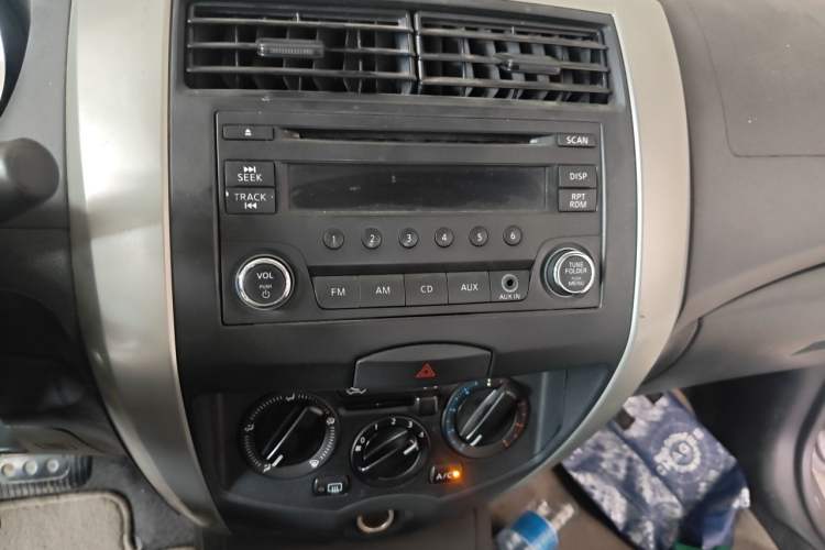 Used Nissan Livina 2013 1.6XE CVT Comfort Edition Audio And AC Panel