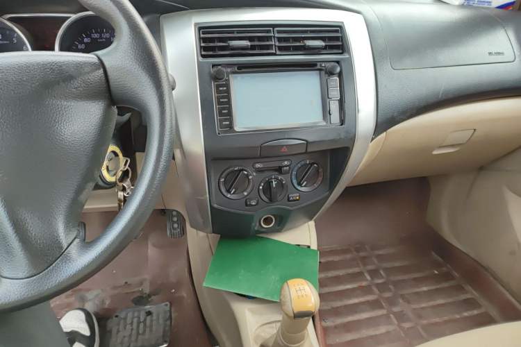 Used Nissan Livina 2013 1.6XE Manual Comfort Edition Audio And AC Panel