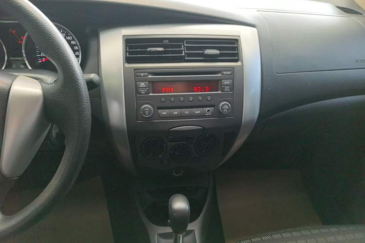 Used Nissan Livina 2013 Jinrui 1.6XL CVT Comfort Edition Audio And AC Panel