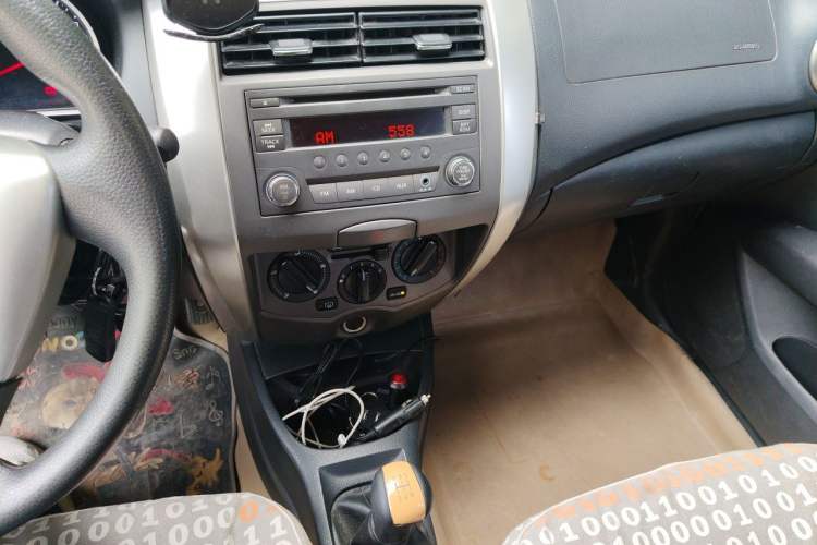 Used Nissan Livina 2013 Jingrui 1.6XL Manual Comfort Edition Audio And AC Panel
