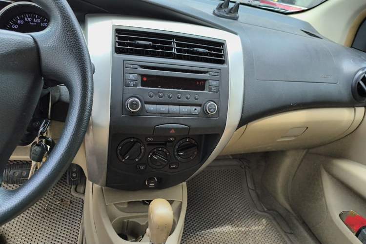 Used Nissan Livina 2013 1.6XE CVT Comfort Edition Audio And AC Panel