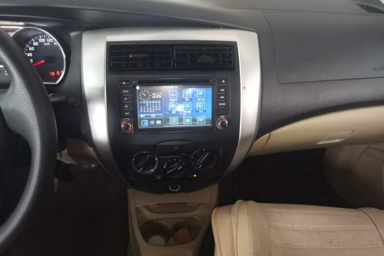 Used Nissan Livina 2013 1.6XE Manual Comfort Edition Audio And AC Panel