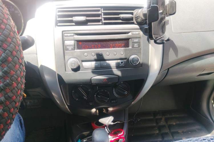 Used Nissan Livina 2013 1.6XE CVT Comfort Edition Audio And AC Panel