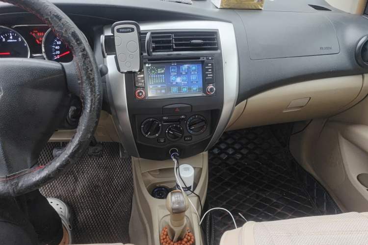 Used Nissan Livina 2013 1.6XE Manual Comfort Edition Audio And AC Panel