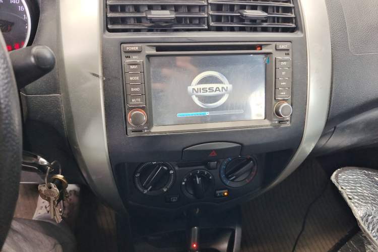 Used Nissan Livina 2013 1.6XE Manual Comfort Edition Audio And AC Panel