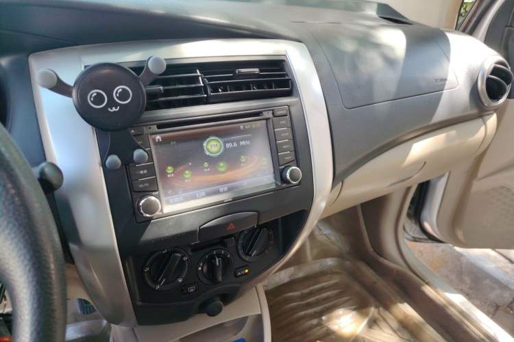 Used Nissan Livina 2013 1.6XL Manual Luxury Edition Audio And AC Panel
