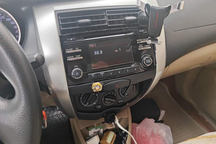Used Nissan Livina 2013 1.6XL Manual Luxury Edition Audio And AC Panel