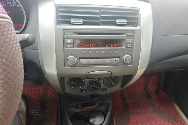 Used Nissan Livina 2013 JINRUI 1.6XV Manual Luxury Edition Audio And AC Panel