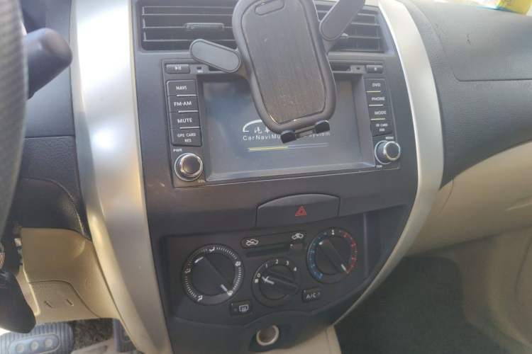 Used Nissan Livina 2013 1.6XE CVT Comfort Edition Audio And AC Panel