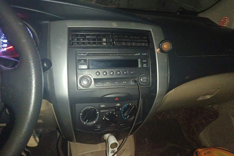 Used Nissan Livina 2013 1.6XE Manual Comfort Edition Audio And AC Panel