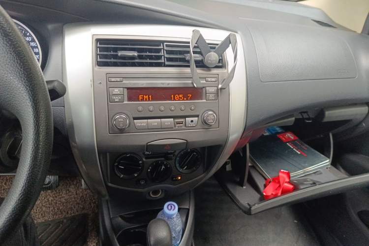 Used Nissan Livina 2013 Jinrui 1.6XL CVT Comfort Edition Audio And AC Panel