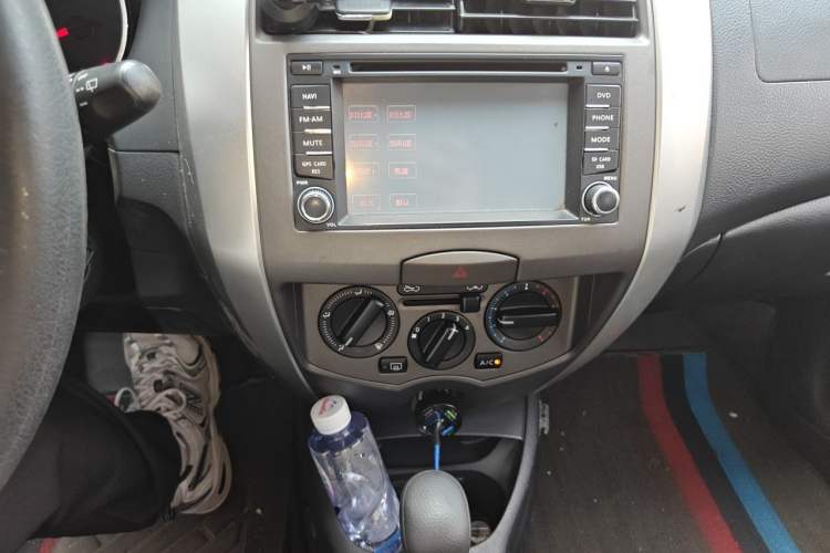 Used Nissan Livina 2013 JINRUI 1.6XV CVT Luxury Edition Audio And AC Panel