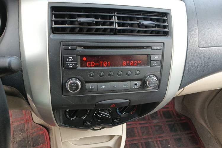 Used Nissan Livina 2013 1.6XE Manual Comfort Edition Audio And AC Panel