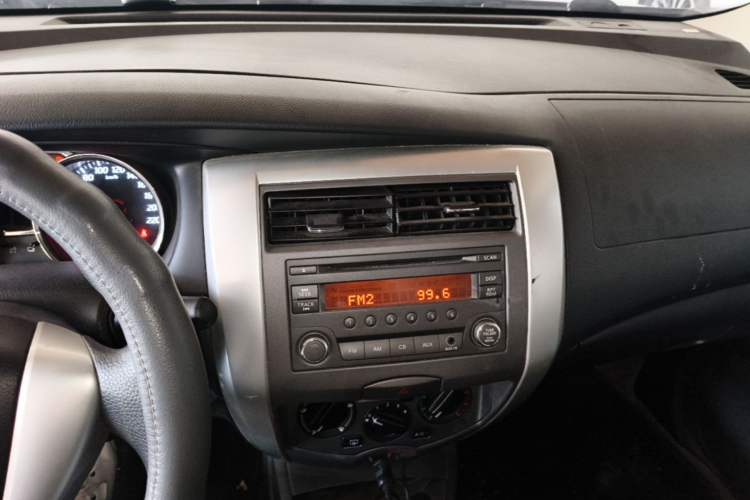 Used Nissan Livina 2013 JINRUI 1.6XV Manual Luxury Edition Audio And AC Panel