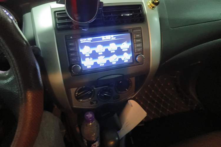 Used Nissan Livina 2013 JINRUI 1.6XV CVT Luxury Edition Audio And AC Panel