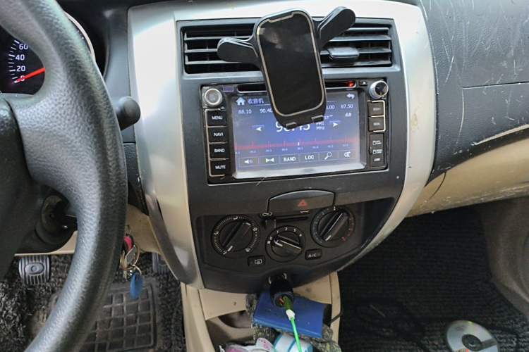 Used Nissan Livina 2013 1.6XE Manual Comfort Edition Audio And AC Panel
