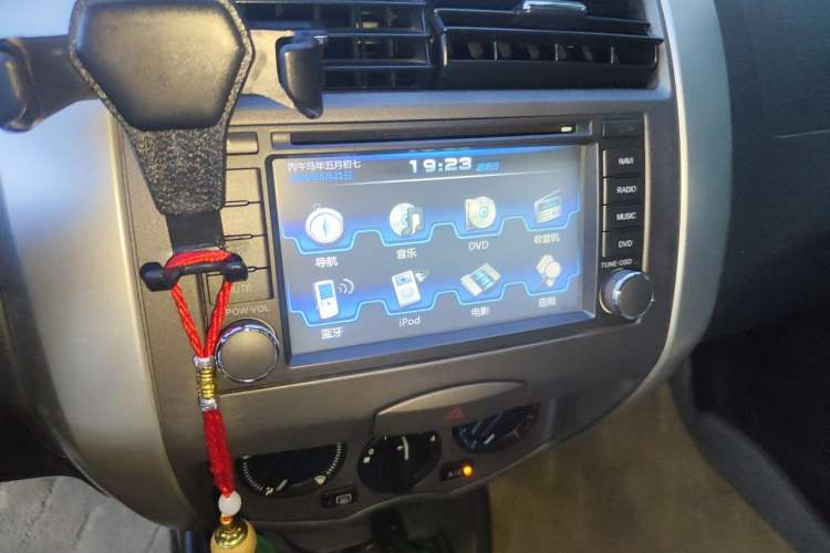 Used Nissan Livina 2013 JINRUI 1.6XV CVT Luxury Edition Audio And AC Panel