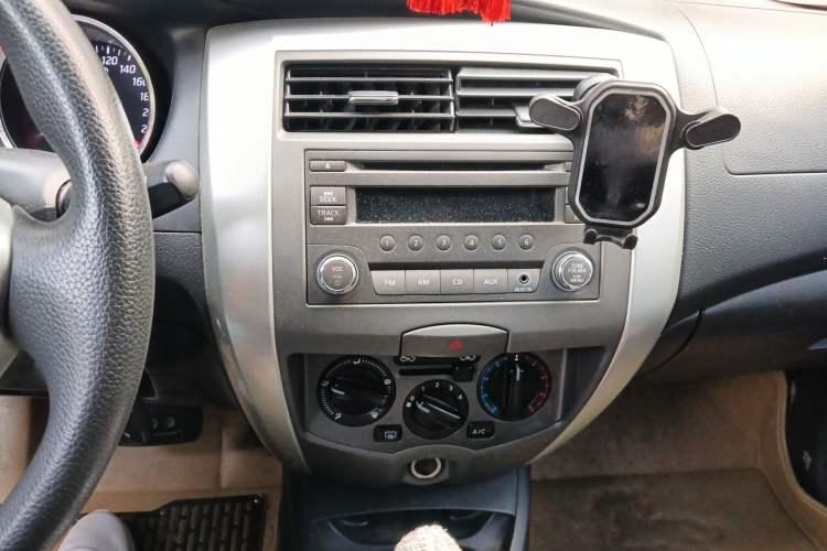 Used Nissan Livina 2013 Jinrui 1.6XL CVT Comfort Edition Audio And AC Panel