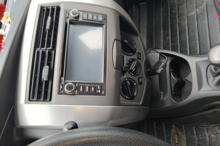 Used Nissan Livina 2013 Jingrui 1.6XL Manual Comfort Edition Audio And AC Panel