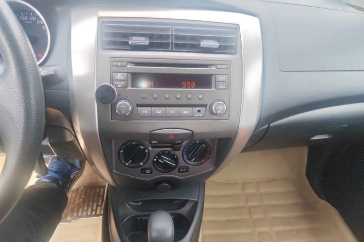 Used Nissan Livina 2013 Jinrui 1.6XL CVT Comfort Edition Audio And AC Panel