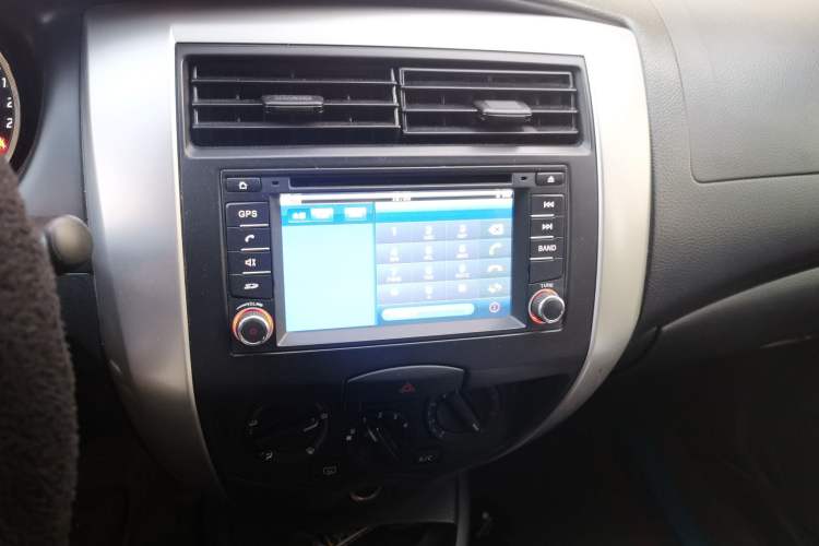 Used Nissan Livina 2013 1.6XE Manual Comfort Edition Audio And AC Panel