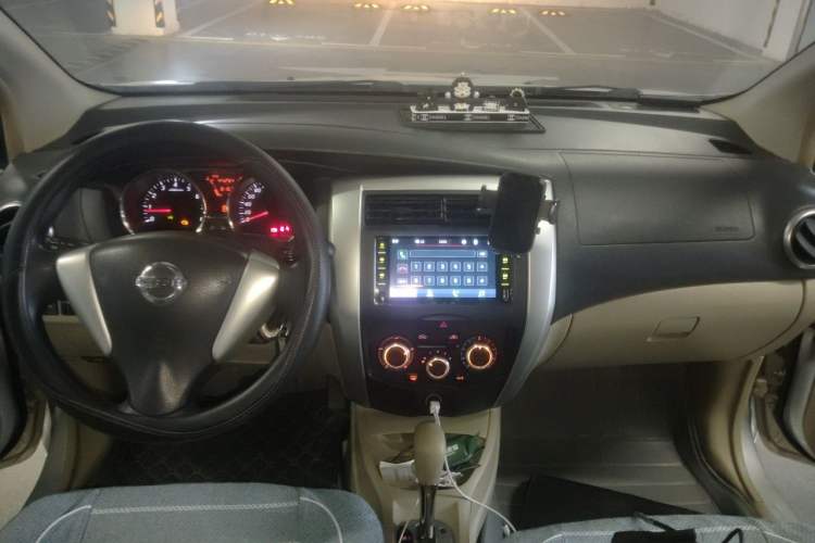 Used Nissan Livina 2013 1.6XL CVT Luxury Edition Audio And AC Panel