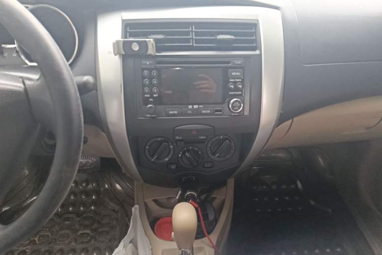 Used Nissan Livina 2013 1.6XE CVT Comfort Edition Audio And AC Panel