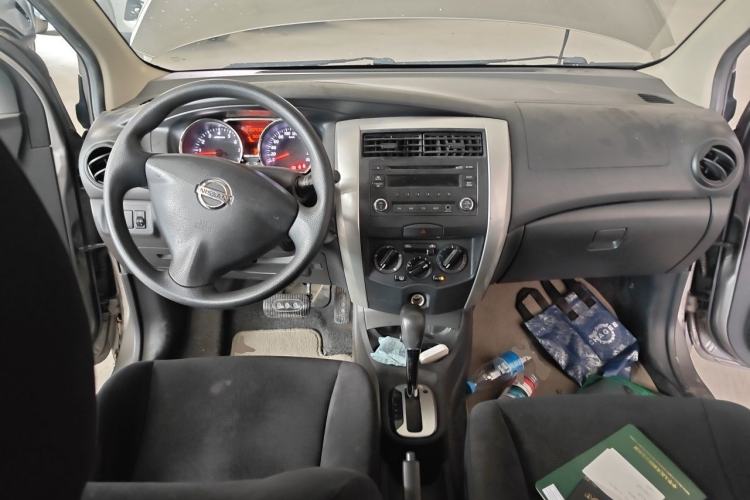 Used Nissan Livina 2013 1.6XE CVT Comfort Edition Center Console