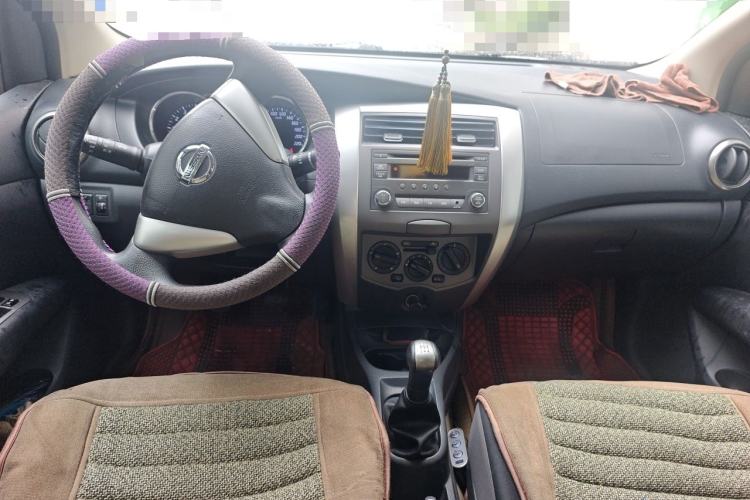 Used Nissan Livina 2013 JINRUI 1.6XV Manual Luxury Edition Center Console