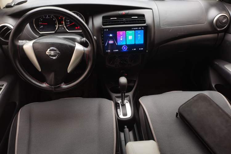 Used Nissan Livina 2013 JINRUI 1.6XV CVT Luxury Edition Center Console