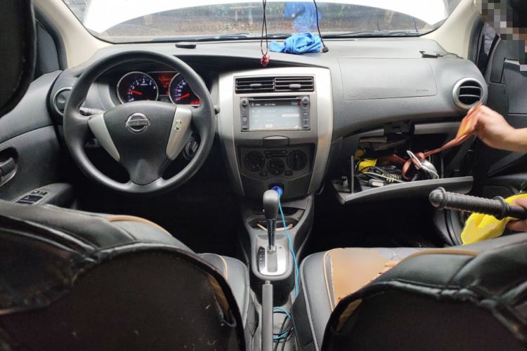 Used Nissan Livina 2013 JINRUI 1.6XV CVT Luxury Edition Center Console