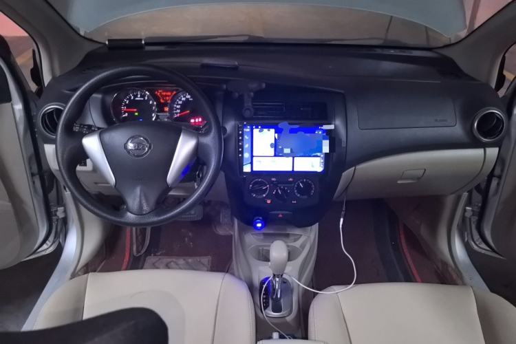 Used Nissan Livina 2013 1.6XL CVT Luxury Edition Center Console