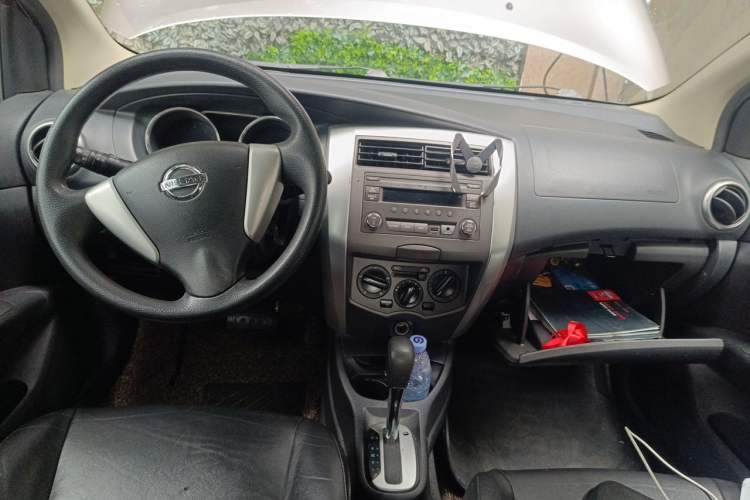 Used Nissan Livina 2013 Jinrui 1.6XL CVT Comfort Edition Center Console