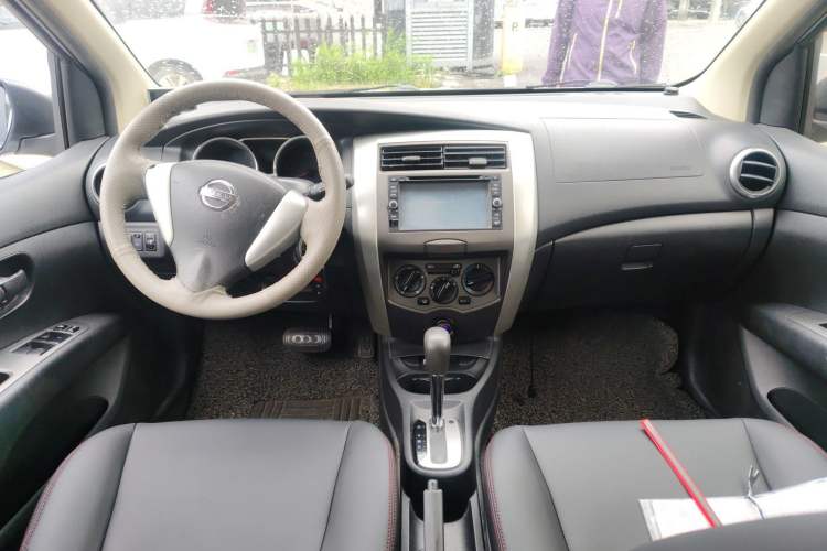 Used Nissan Livina 2013 Jinrui 1.6XL CVT Comfort Edition Center Console