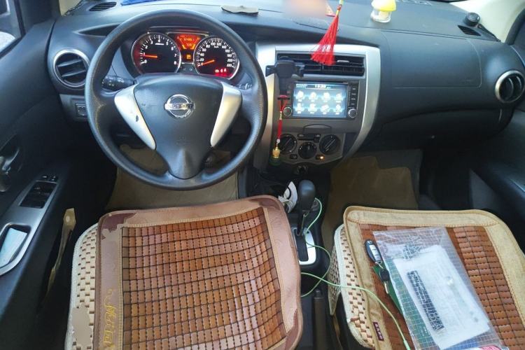 Used Nissan Livina 2013 JINRUI 1.6XV CVT Luxury Edition Center Console